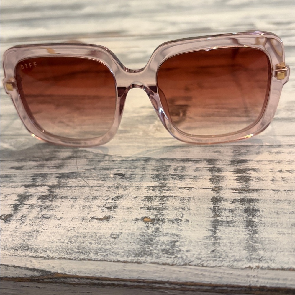 DIFF EYEWEAR Oversized Sunglasses SANDRA LIGHT Gradient PINK Crystal Dusk NWOT